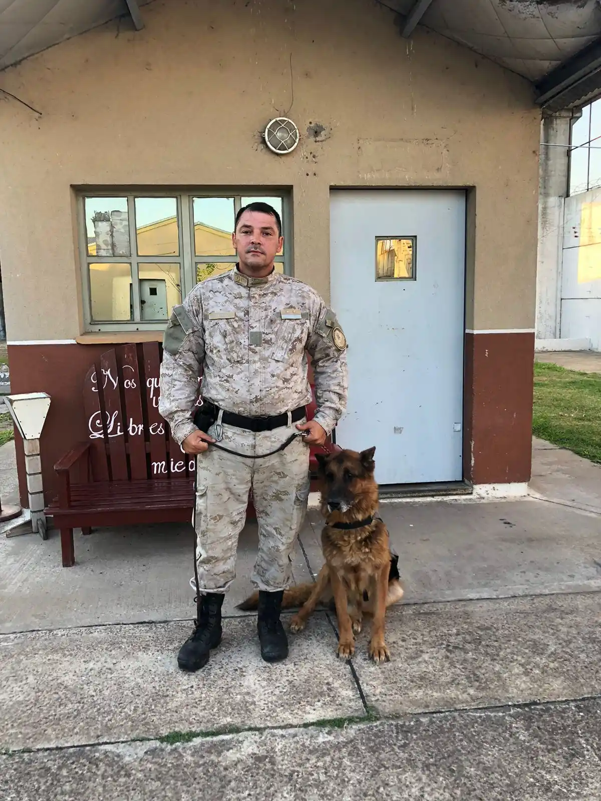 Se retiró Nerón, un perro que prestó servicio por 10 años en una cárcel de San Martín