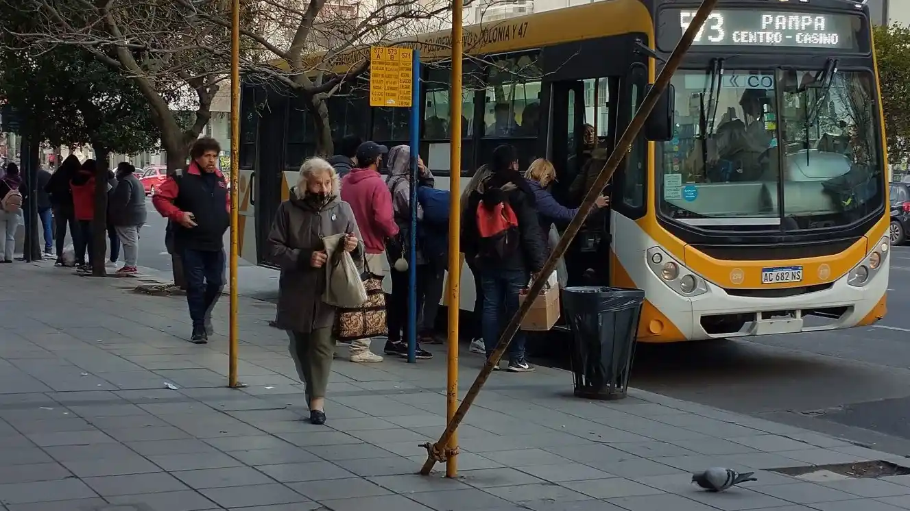 Vuelven a circular los colectivos de la ciudad y la zona