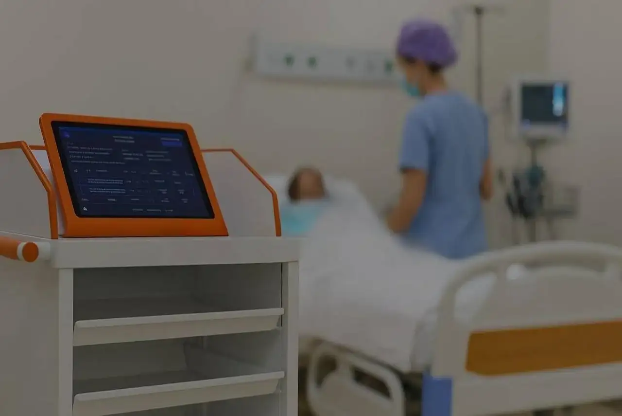 MoniNurse es una plataforma digital diseñada para registrar en tiempo real, junto a la cama del paciente, todo lo que sucede durante la estancia hospitalaria.