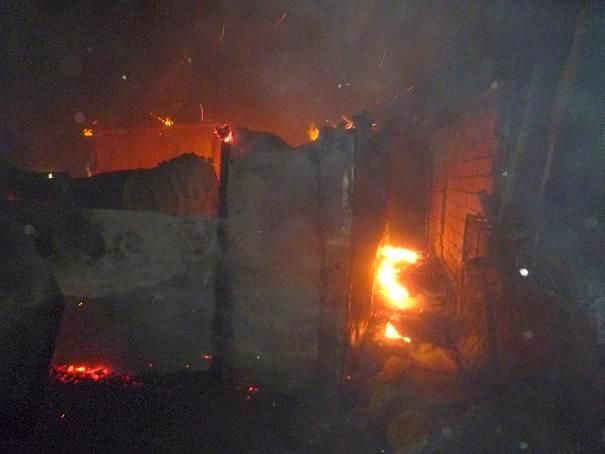 Incendio destruyó una precaria vivienda en Bahía Blanca
