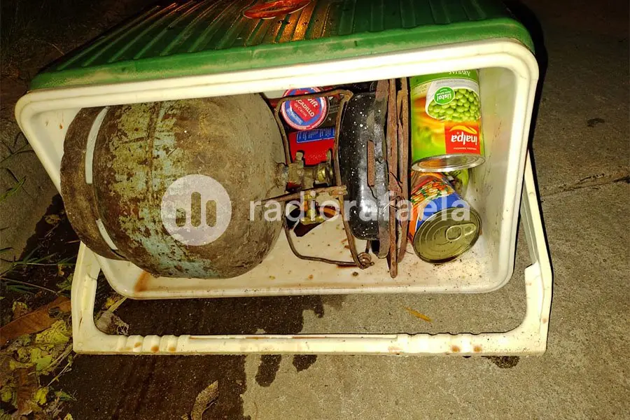 Abandonó una conservadora llena de elementos