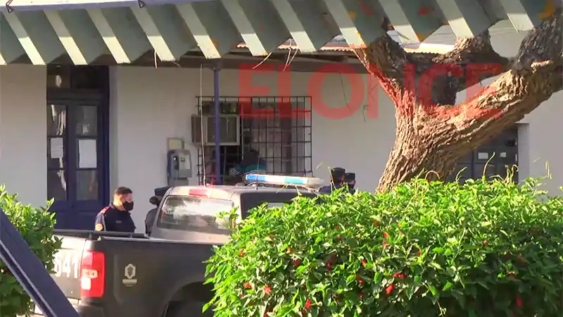 Un hombre se atrincheró y se habría rociado con nafta