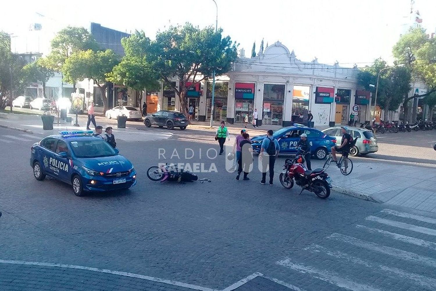 Nuevo accidente de tránsito en el centro de la ciudad: dos motos involucradas