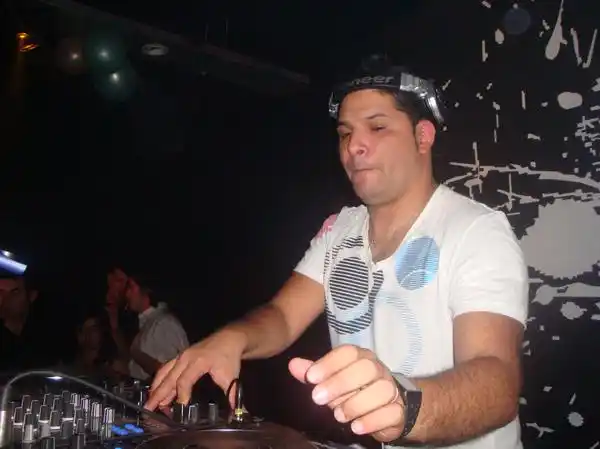 Fiesta Electrónica en Pueblo Belgrano