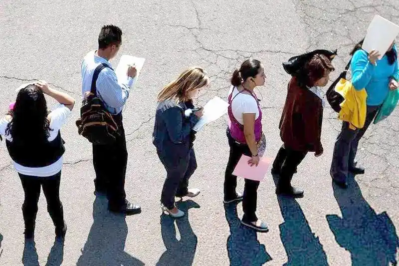 “Las políticas económicas de Milei generan 
fuerte recesión y caída de puestos de trabajo”