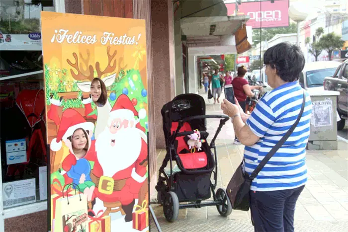 Se notó intenso movimiento en los comercios por las compras para el arbolito de Navidad