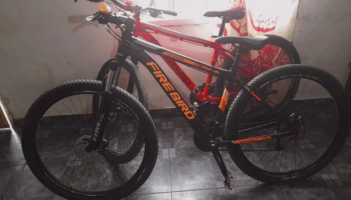 Lo chocaron para robarle la bicicleta y le pegaron con un fierro: investigan conflictos previos