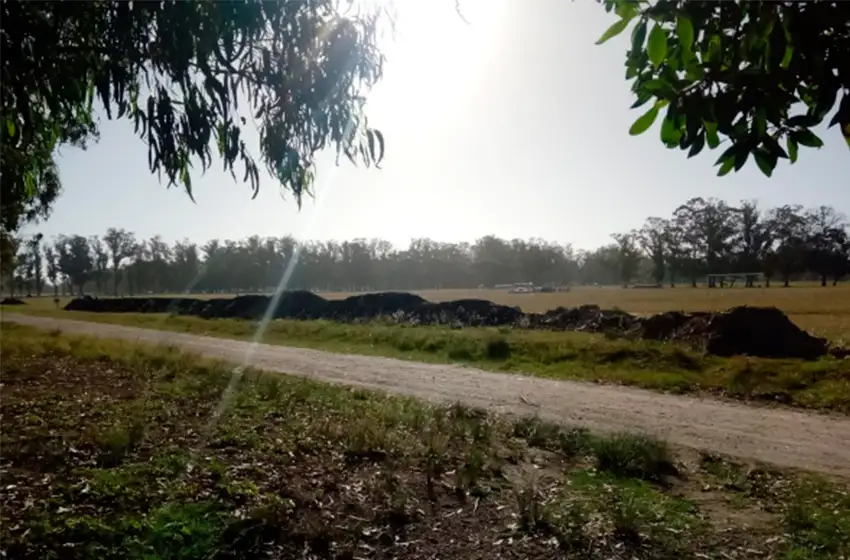 Denuncian montañas de escombros contaminantes en la Reserva Forestal Parque Camet