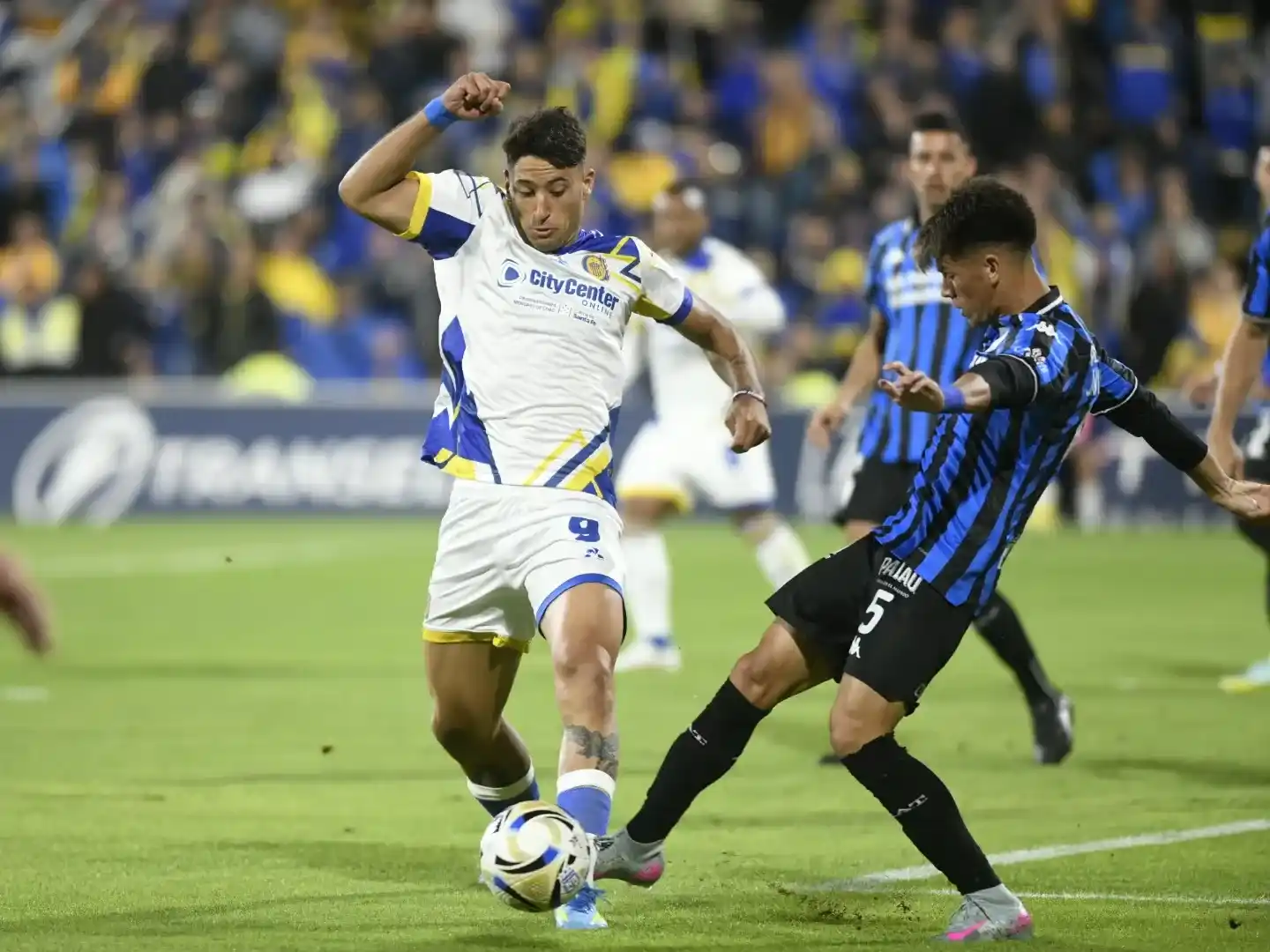 Veliz falló un penal, pero anotó dos veces.