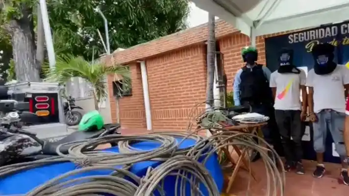 ¿AEROPUERTO A OSCURAS? Capturan a cuatro sujetos que robaron 438 kilos de guayas de cobre en La Guaira
