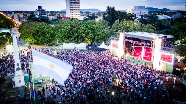 Airbag y Los Pericos en AcercArte en Santa Clara del Mar 