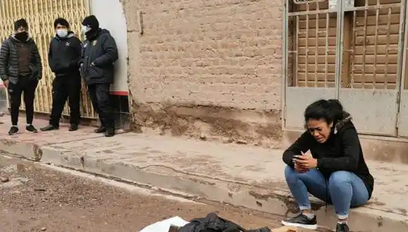 ¡SEIS CONTRA DOS! En Juliaca arremeten contra venezolanos y asesinan a uno