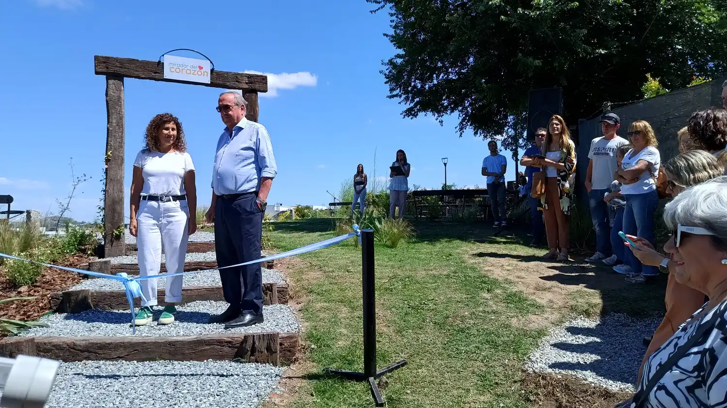 Fernanda Díaz, junto a Miguel Lunghi, inauguraron el nuevo paseo turístico.