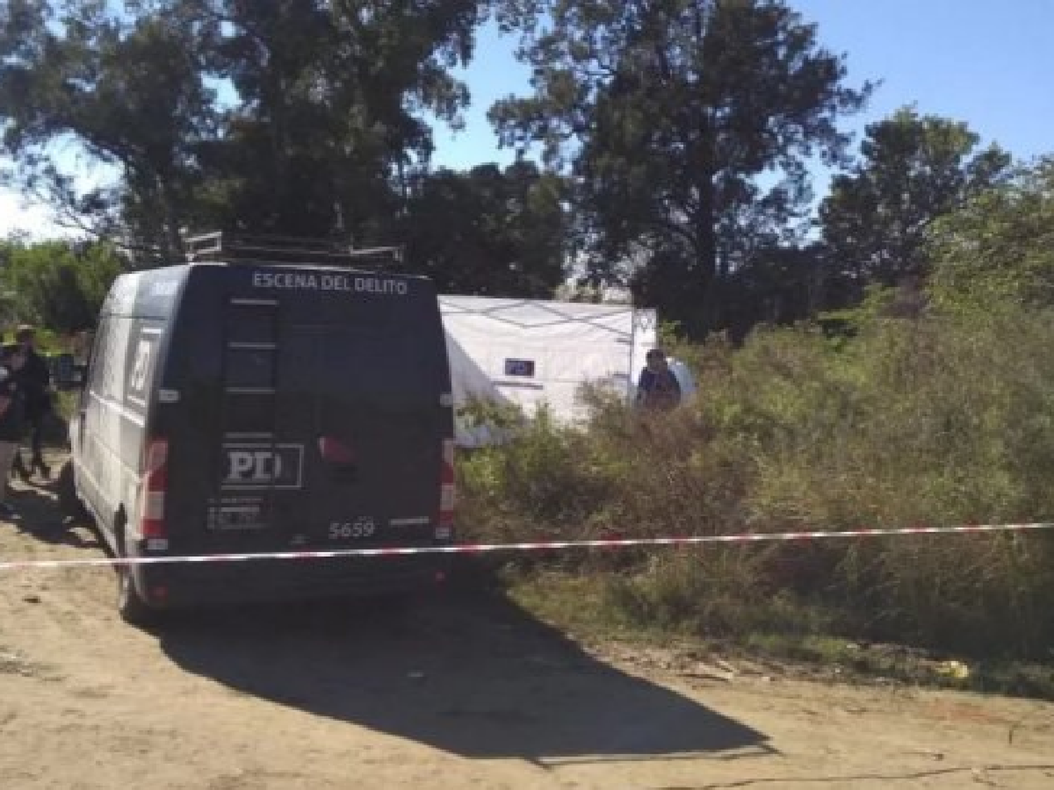 Encuentran asesinada de 20 puñaladas a una mujer en un pastizal