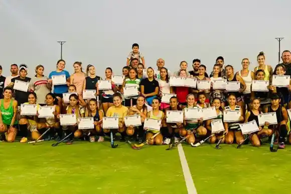 Importante Clínica de Hockey en el CRAR