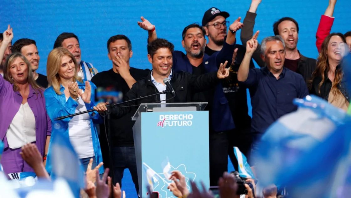 "Emociona ver el respaldo y el acompañamiento del pueblo": Kicillof celebró su reelección en la Provincia