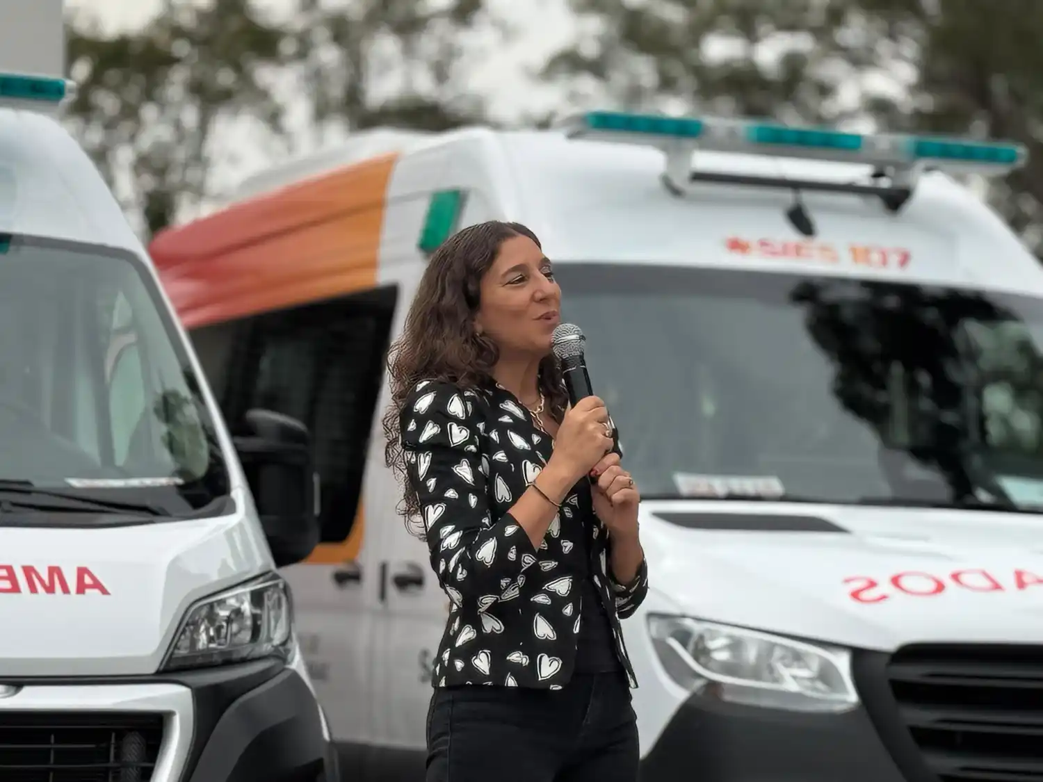 La senadora se mostró muy contenta por la llegada de las ambulancias para el departamento General López.