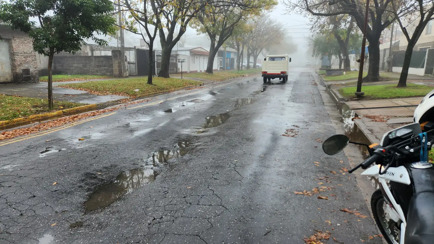 El deplorable estado de calle Falucho, en barrio Los Nogales | Crédito: RADIO RAFAELA - 4