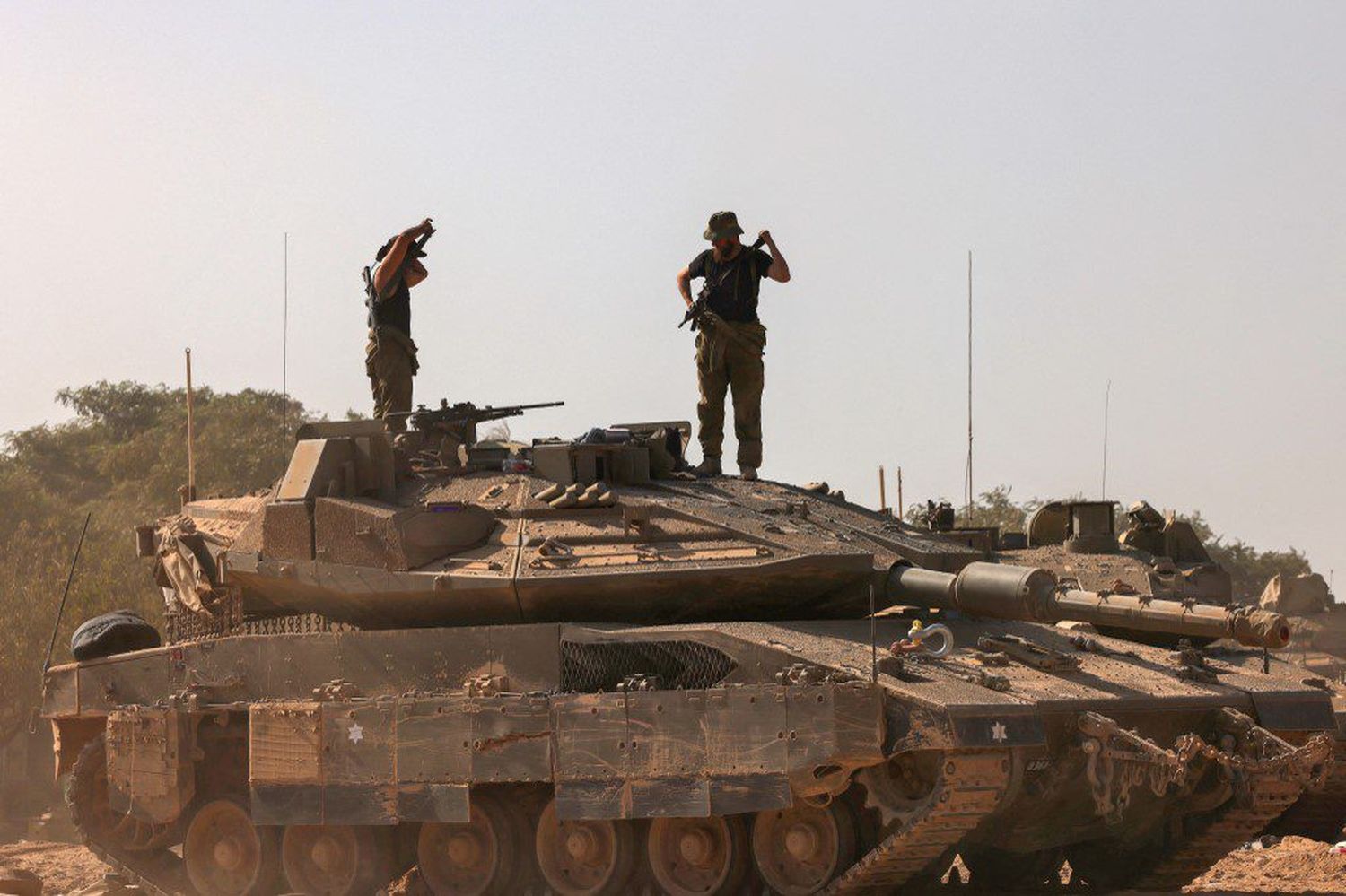 Tanques y tropas israelíes llegan al centro de Gaza