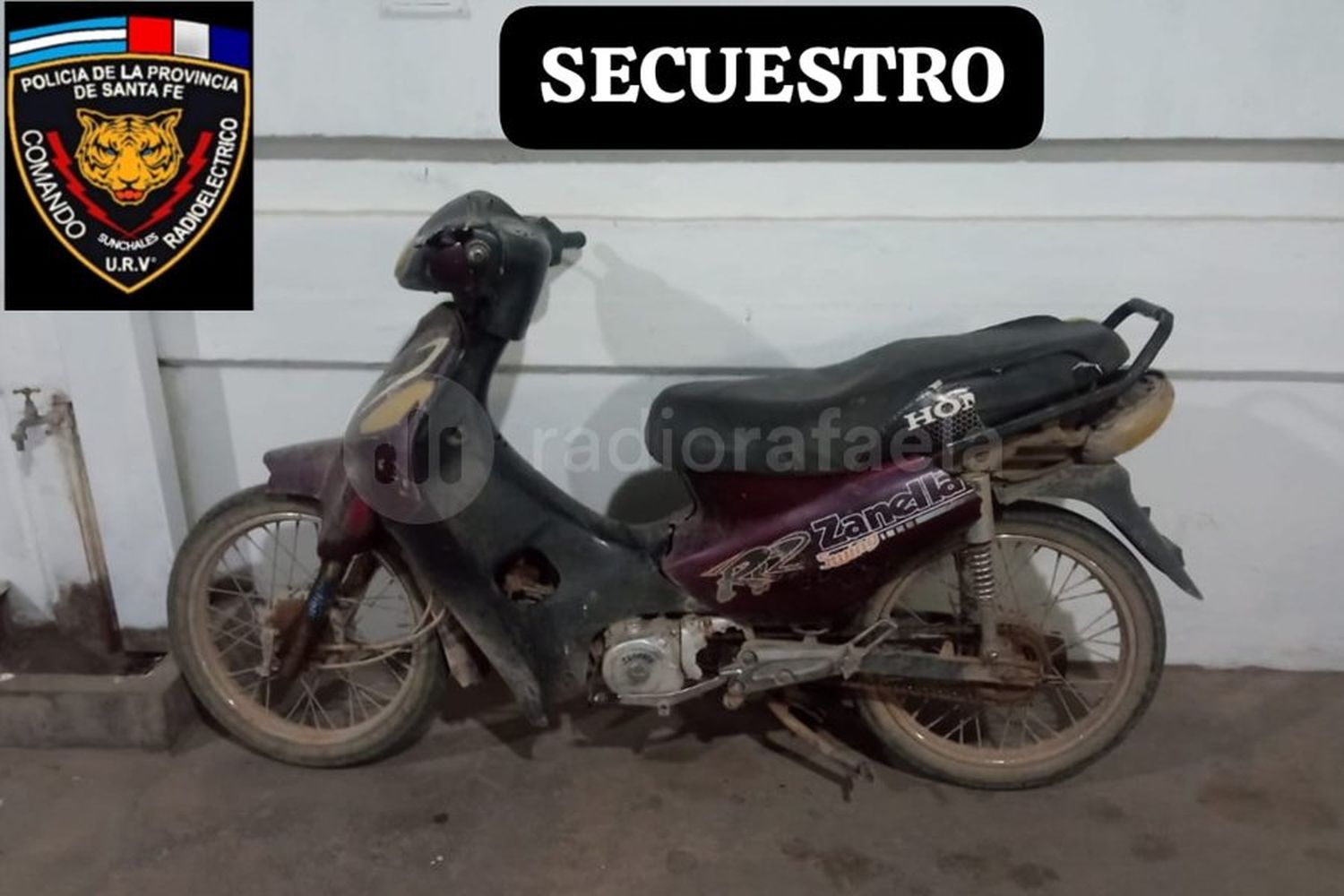 Todo un hallazgo: encontró en su patio una moto que no era suya