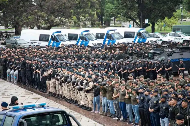 Son más de 100 mil los uniformados que integran las fuerzas federales. El contrato de ART es uno de los más altos de la administración