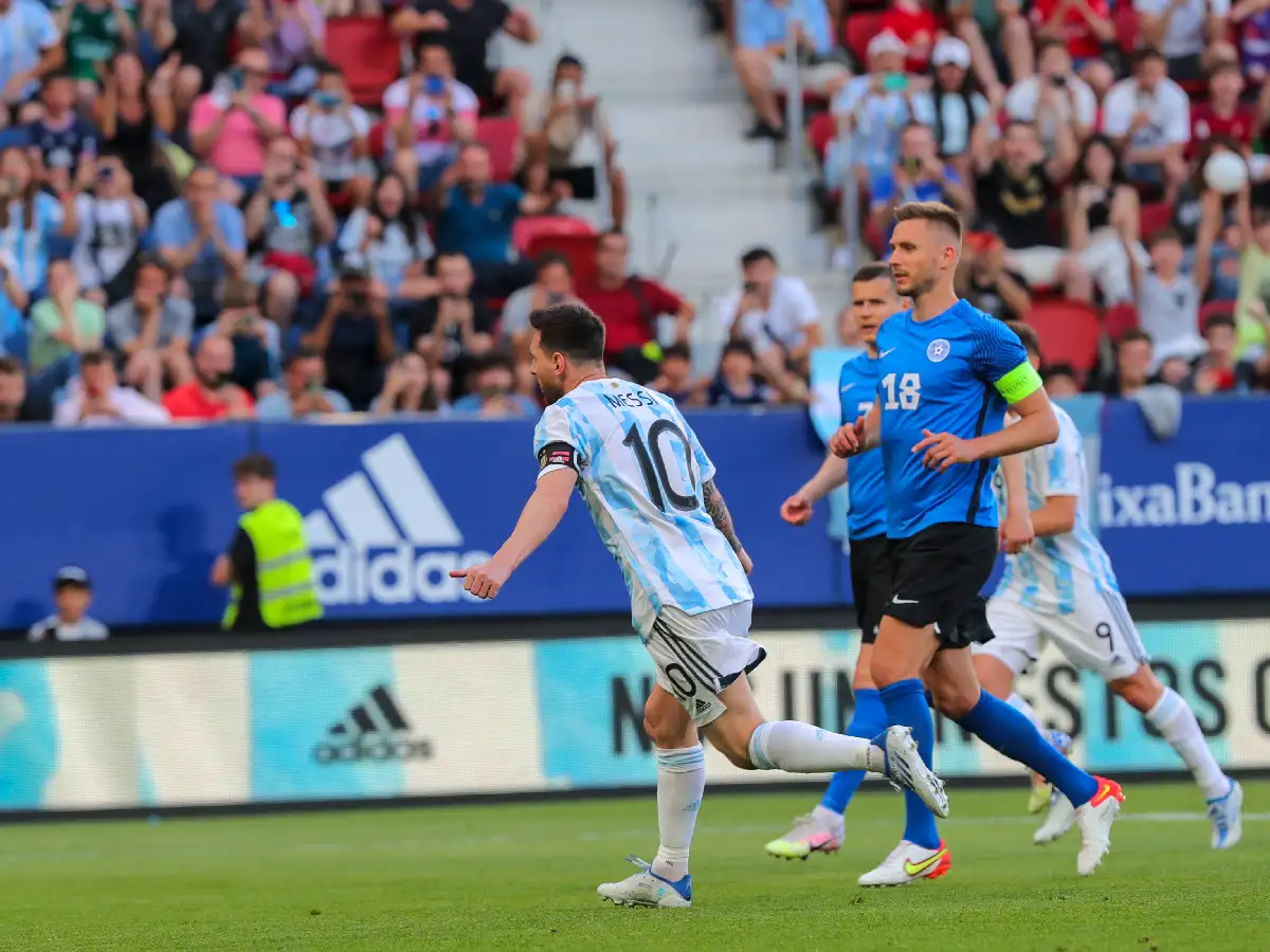 Messi dio un show frente a Estonia