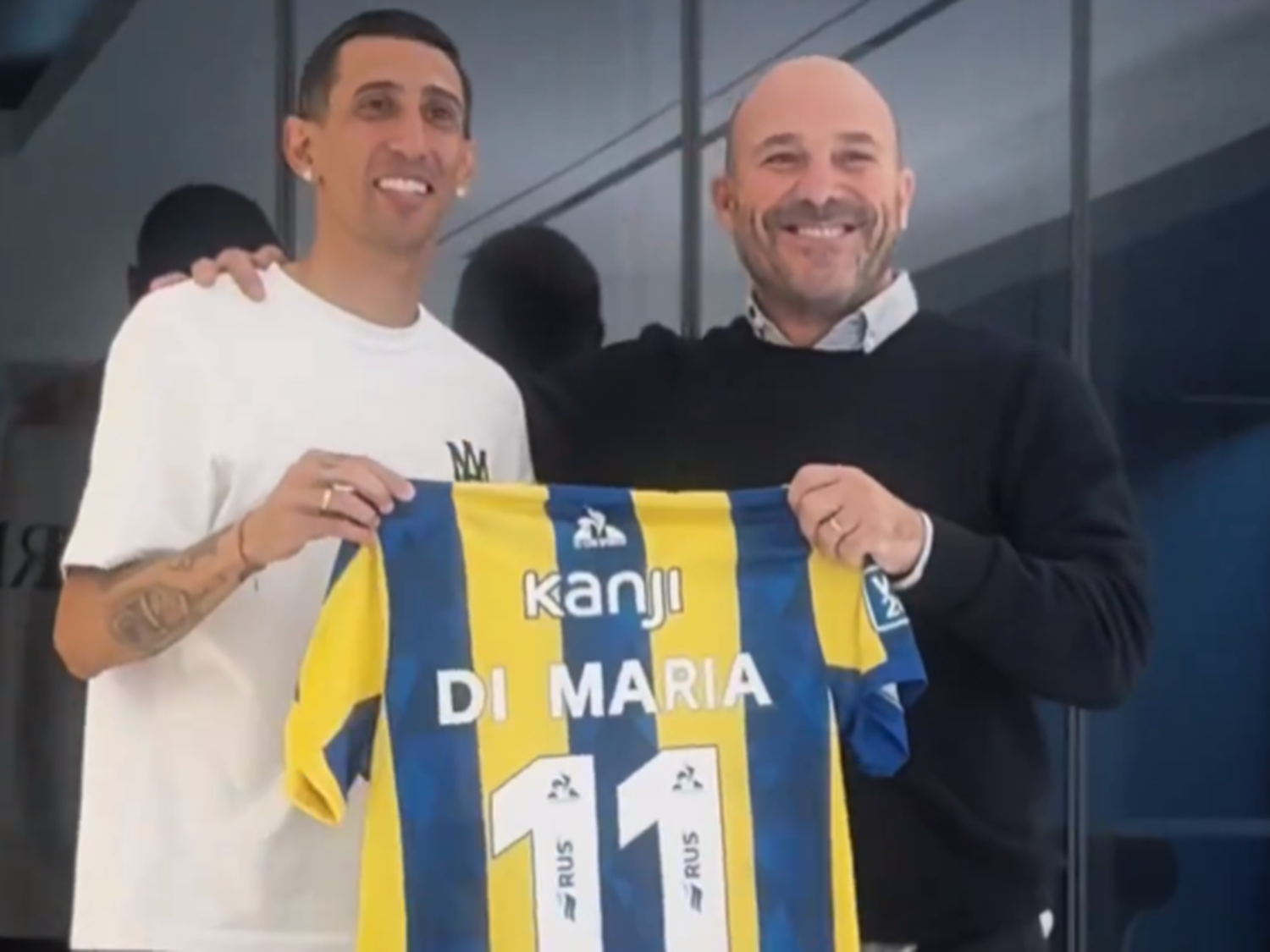 Rosario Central publicó un video con imágenes del momento en que Di María firmó su contrato con el club