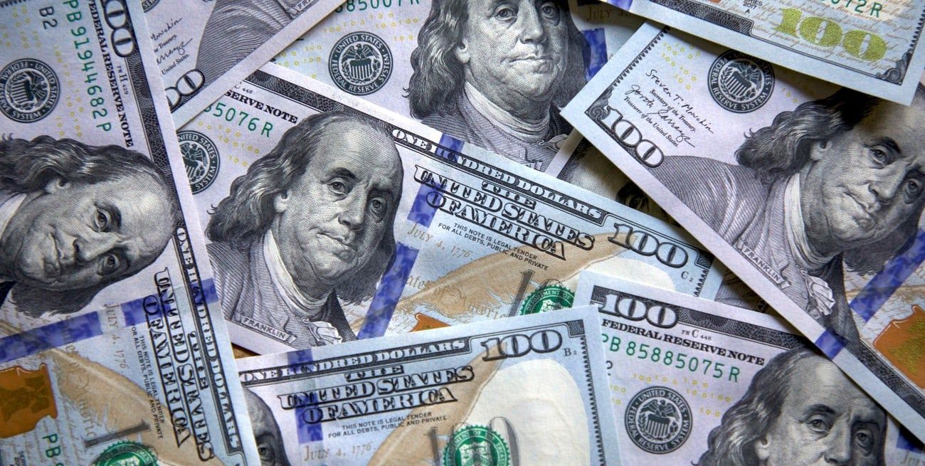 El Gobierno apuesta a bonos en pesos integrados con dólares para engrosar reservas y cumplir con el FMI.