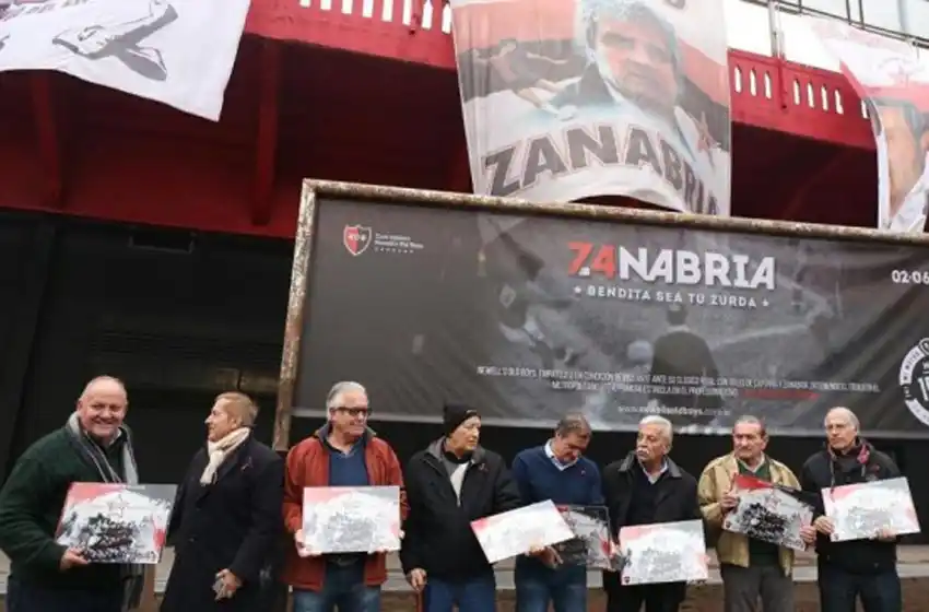 Newell’s reconoció a los campeones del 74