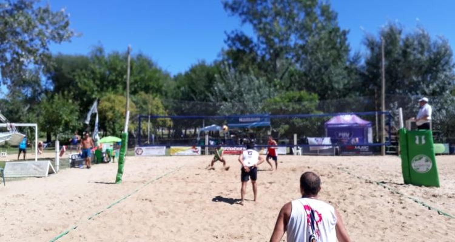 Cuatro duplas de Náutico en el Circuito Provincial de beach