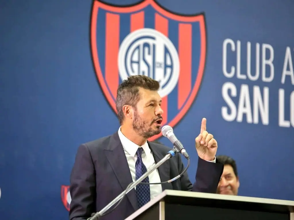 Tinelli prometió construir el nuevo estadio «en menos de tres años»