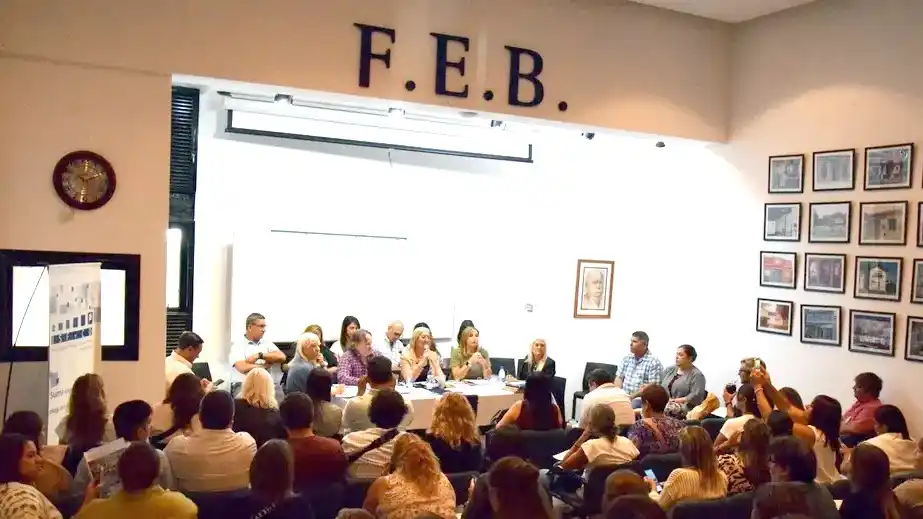 El Congreso de la FEB decidió un paro de 24 horas en toda la Provincia.