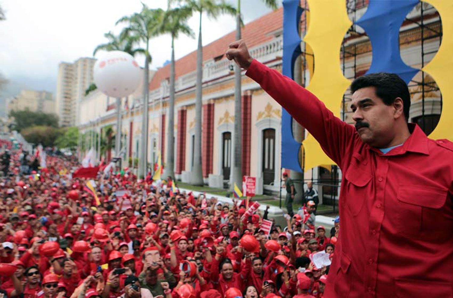 Nicolás Maduro cerró todo el espacio aéreo de Venezuela y la frontera terrestre con Brasil