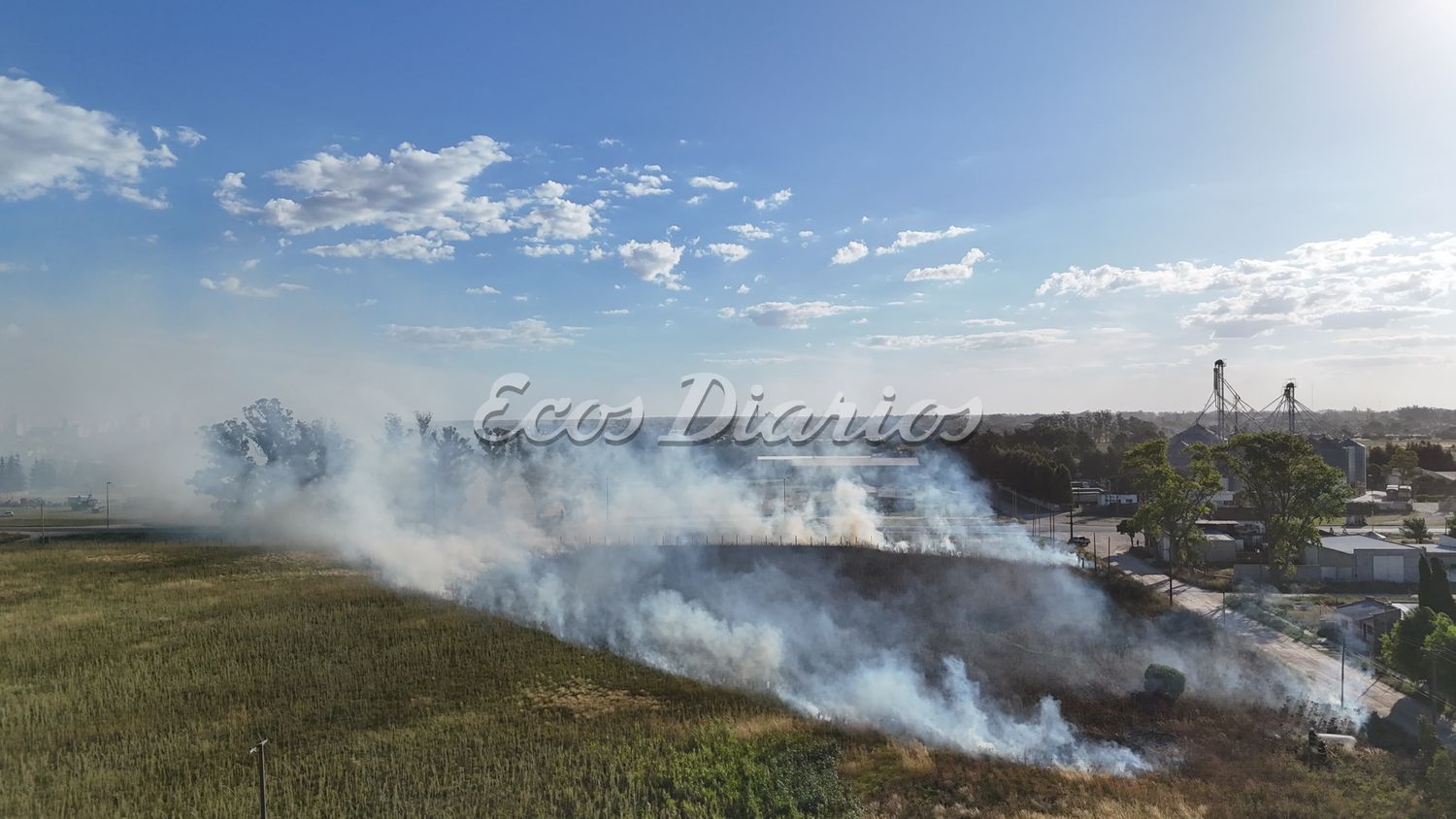 Humo de incendio en un baldío afectó la visibilidad en la ruta 86