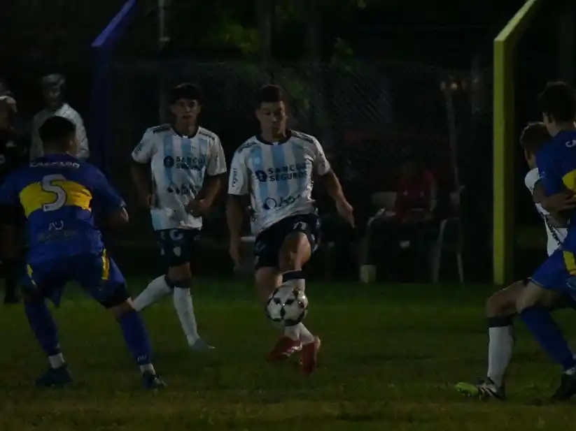 La Crema cayó 1 a 0 en Clucellas en un partido con varios expulsados. Foto:X de AR