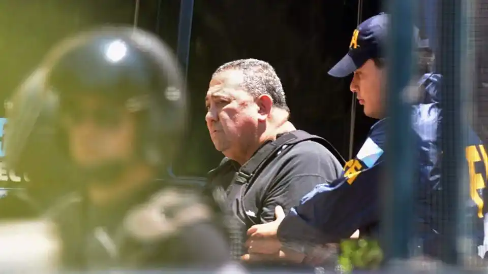 Se entregó Luis D’Elía y ya fue trasladado al penal de Ezeiza