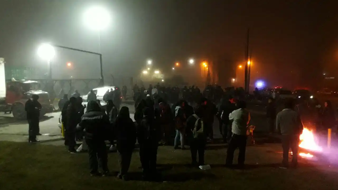 Bloquean una logística en Tortuguitas para evitar que salgan camiones de PepsiCo