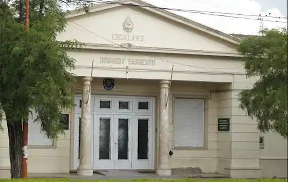 Suspenden clases por duelo en la EES N°4