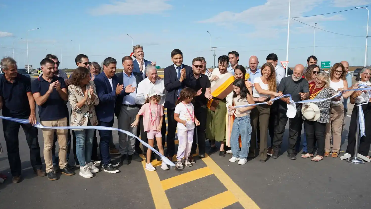 Pullaro encabezó el corte de cintas en el ingreso a Diego de Alvear. Foto: GSF