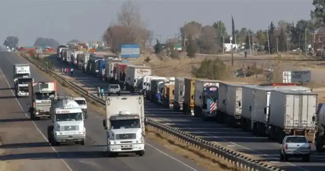 Restringen el tránsito de camiones durante el fin de semana largo