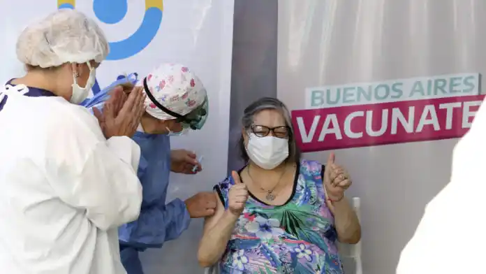 Coronavirus: la Provincia ya vacunó más de un millón de personas mayores de 70 años