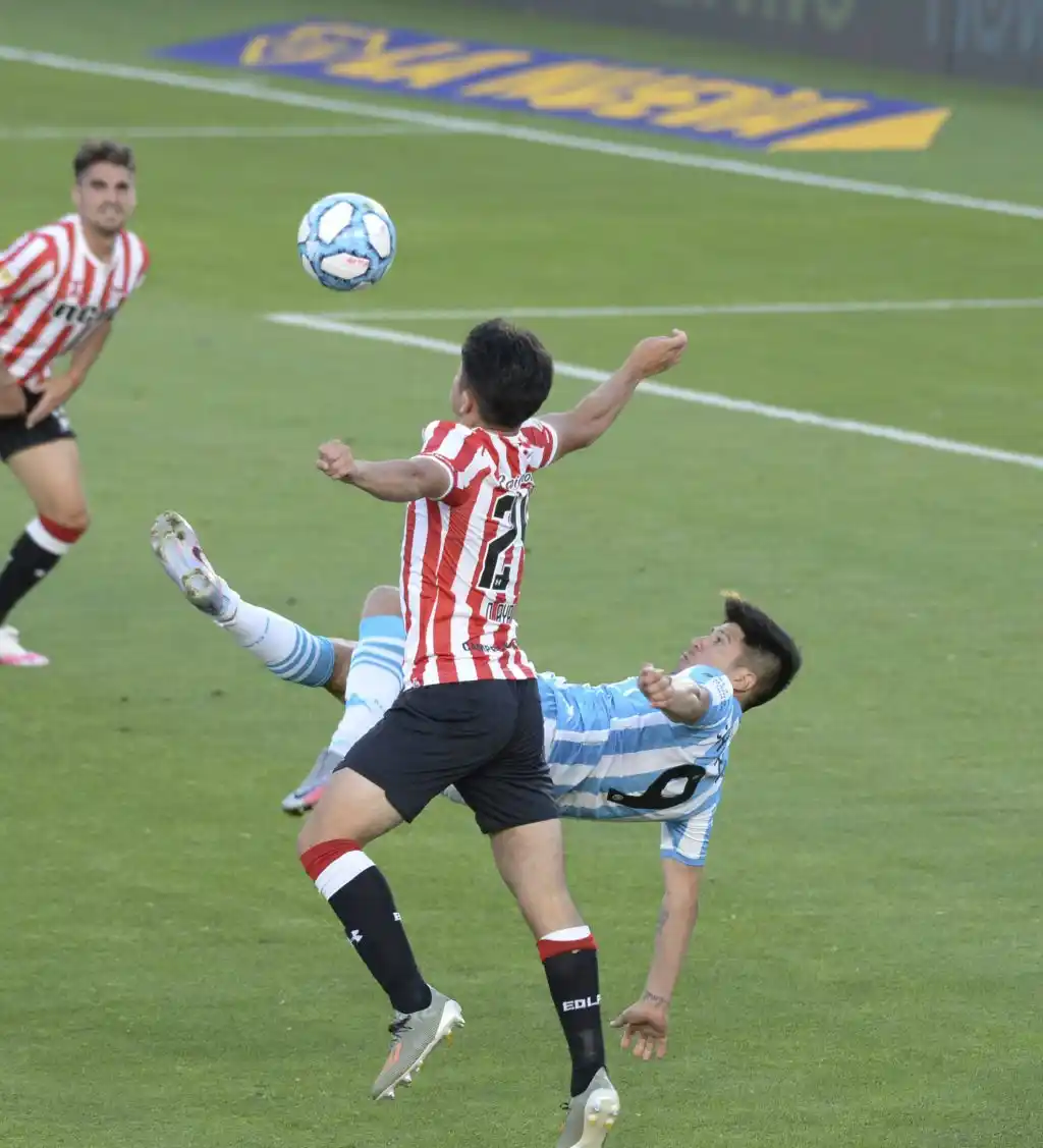 Racing no aguantó la ventaja en La Plata