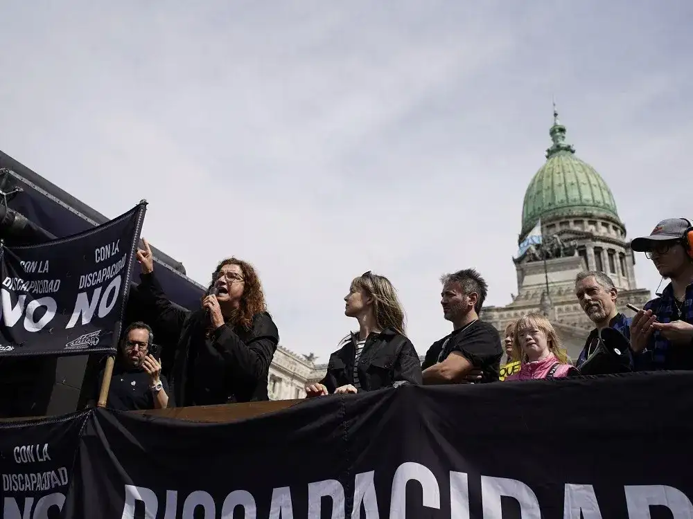 Advierten por cambios en pensiones y prestaciones para personas con discapacidad
