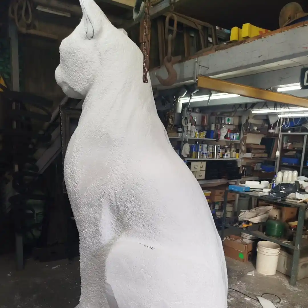 Escultura del puma en proceso