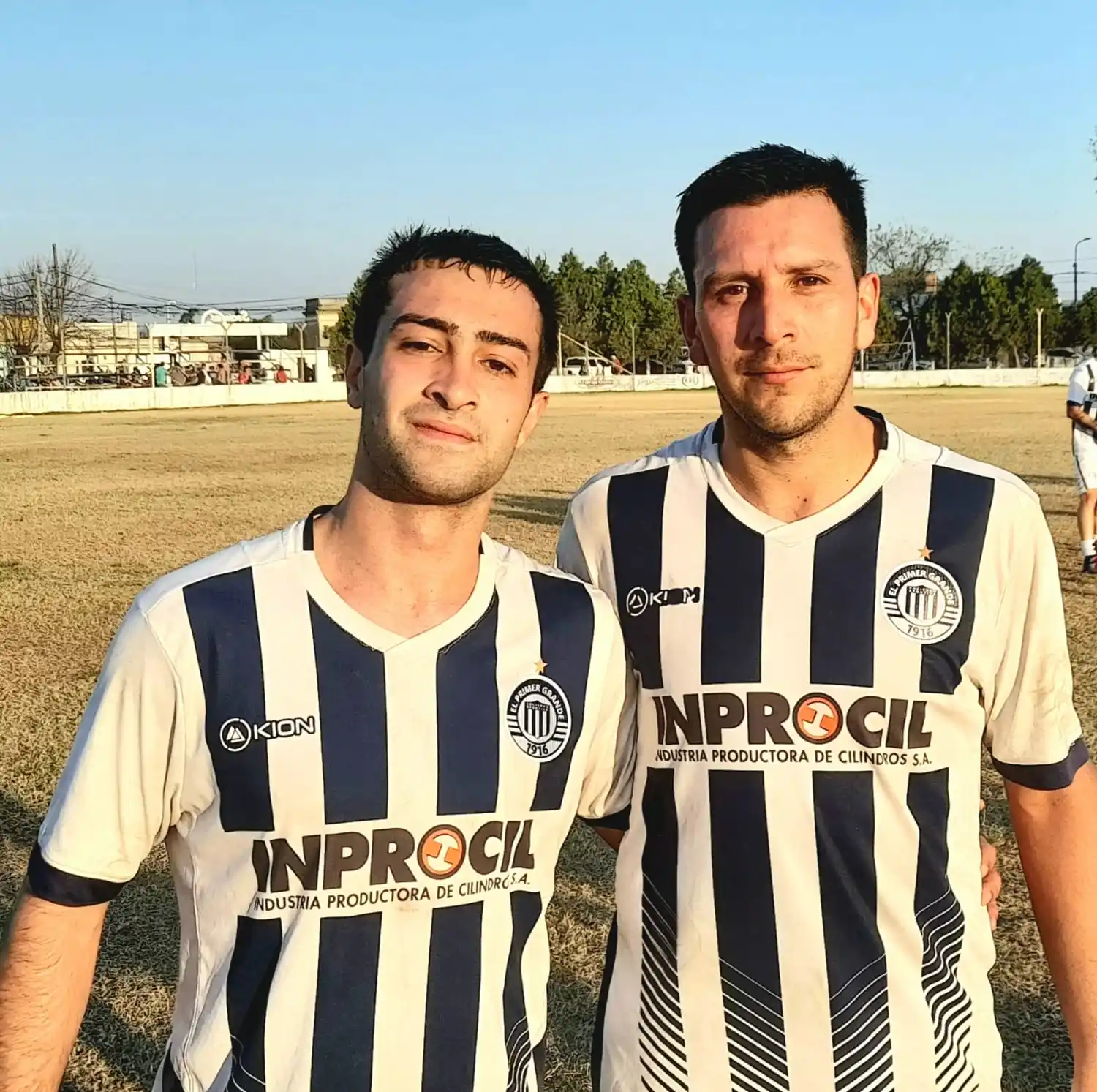 Las caras de los goles para Sociedad Sportiva. Juan Ferrando Garibotti y Nahuel Vera. El "millo" superó en el clásico a Gualeguay Central por 2-1 y mantuvo su invicto inmaculado y la punta de la tabla.