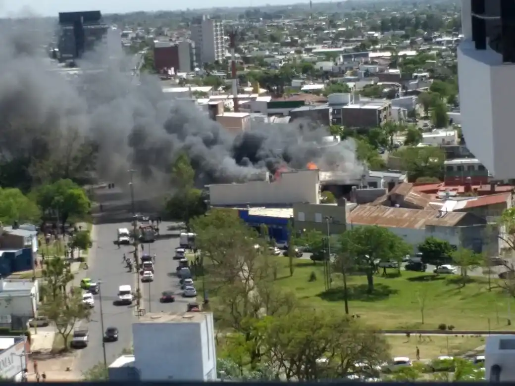 Desvíos de colectivos por incendio en Facundo Zuviría