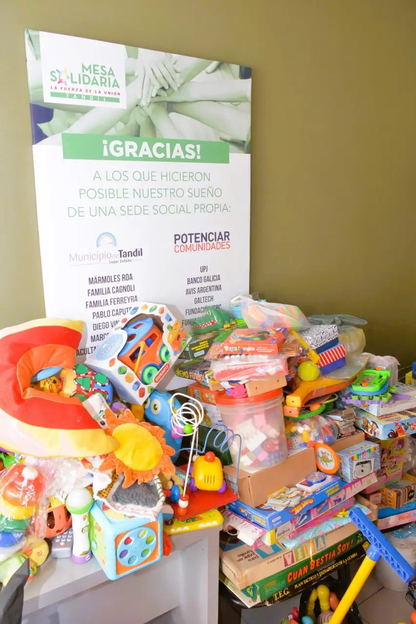 Algunos de los cientos de juguetes que fueron donados.