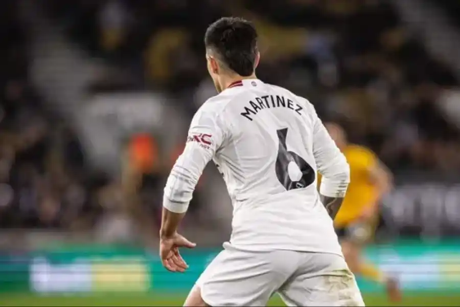 Lisandro Martínez generó preocupación por su salida en Manchester United