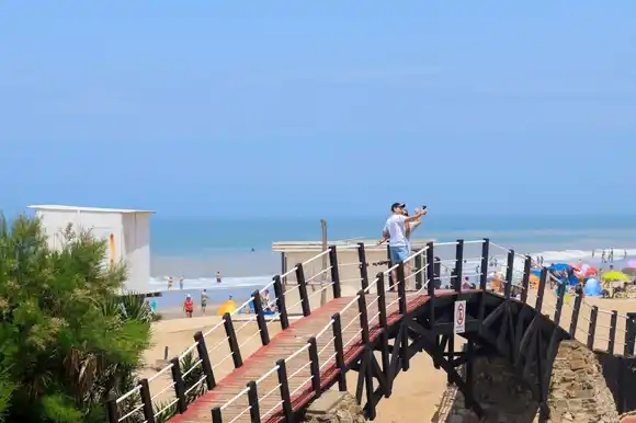 Villa Gesell apuesta a competir contra Brasil como destino turístico: Cuánto saldrá alojarse y comer en el  verano 2026