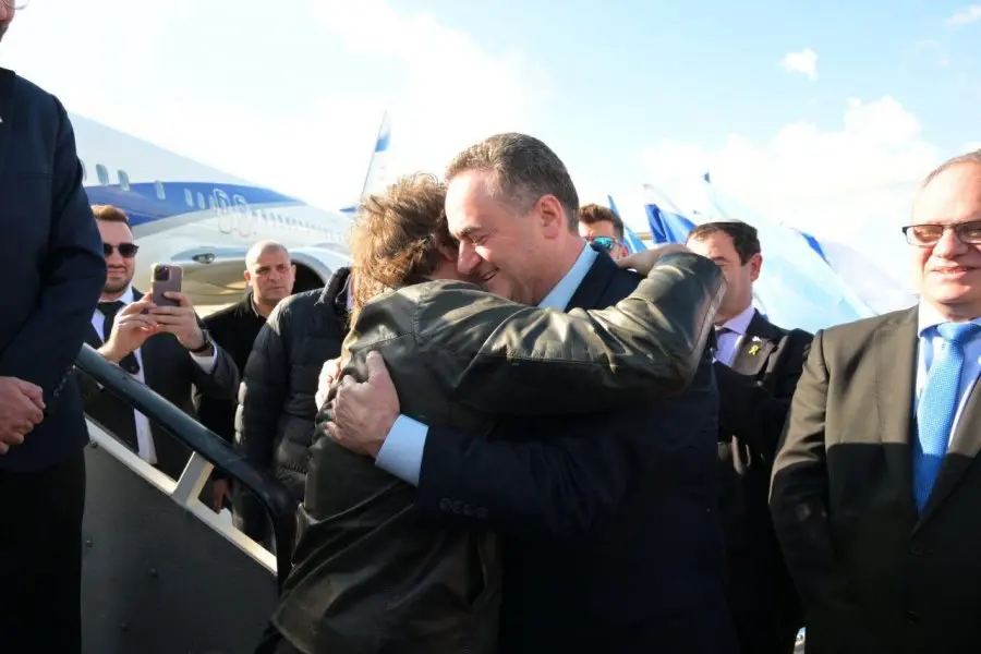 Milei llegó a Tel Aviv y fue recibido calurosamente por autoridades locales